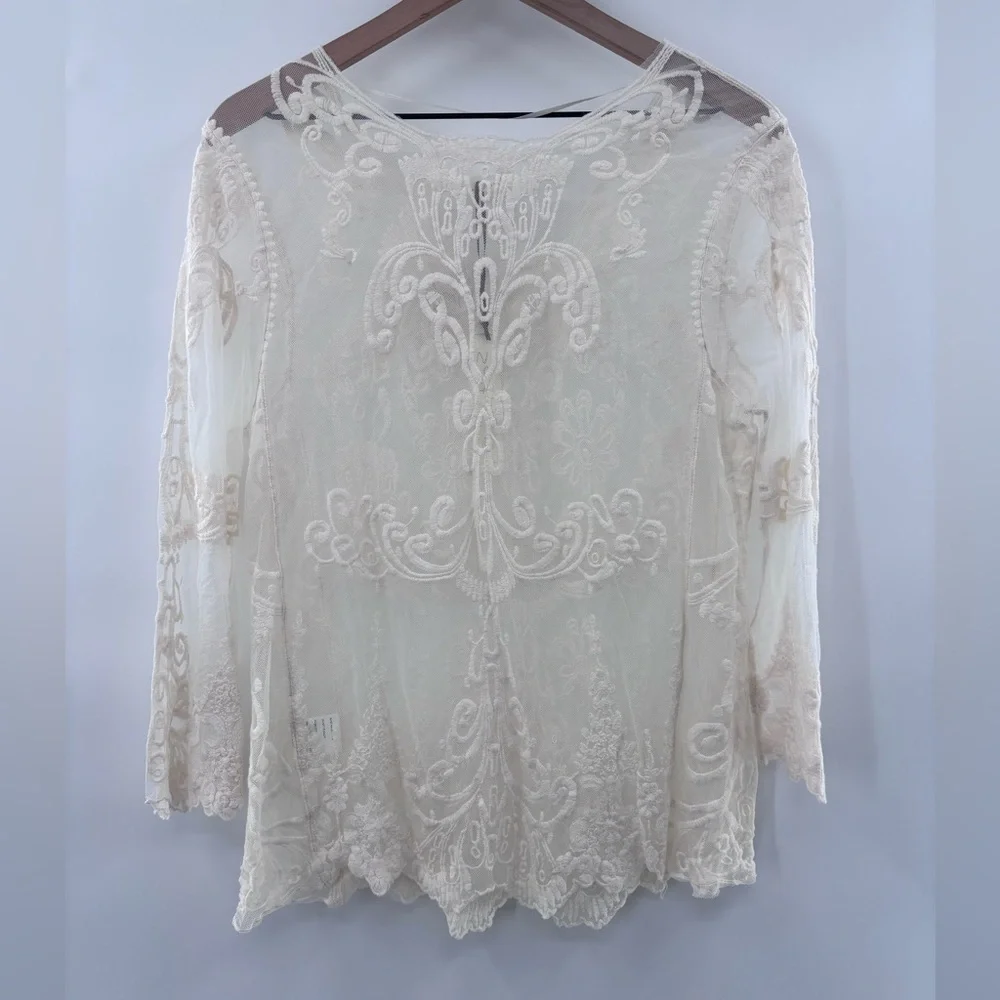 Solitaire NWT Lace Embroidered Blouse - Cream Size Large